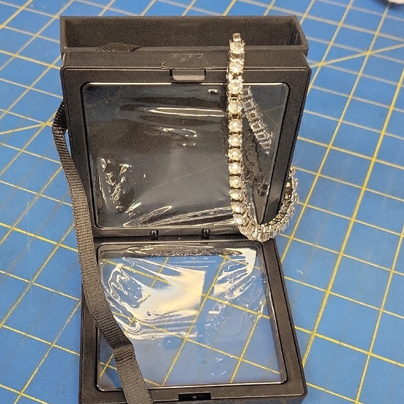 Felt's Fun Finds Jewelry - Rhinestone & Silver Tone 8" Bracelet NEW